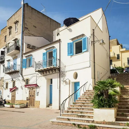 Pleasant Holiday Home In Santa Flavia